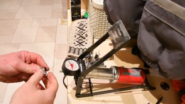Ремонт велосипедного насоса перетерлась трубка. Лайфхак. смотреть онлайн