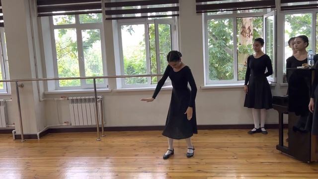Танец «Рохат» исполняет ученица хореографической школы Узбекистана смотреть онлайн