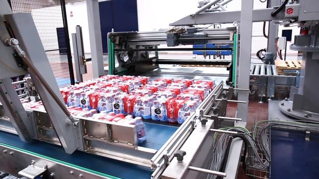 Послойный паллетизатор ROBOPAC | Паллетирование напитков на паллет и укладка межслойных прокладок смотреть онлайн