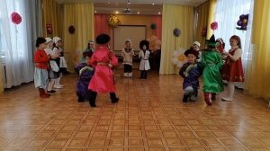 танец "Дружба народов", танцуют воспитанники МКДОУ ШР 17 "Золотой ключик"