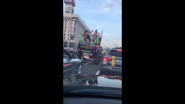 Снял свой Dodge Challenger в КЛИПЕ Voloshyn. 18+ смотреть онлайн