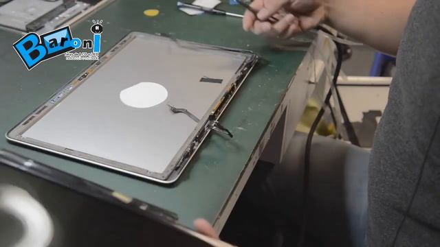 Baroni Telas ensina a trocar a tela do Macbook Pro 13 15 смотреть онлайн