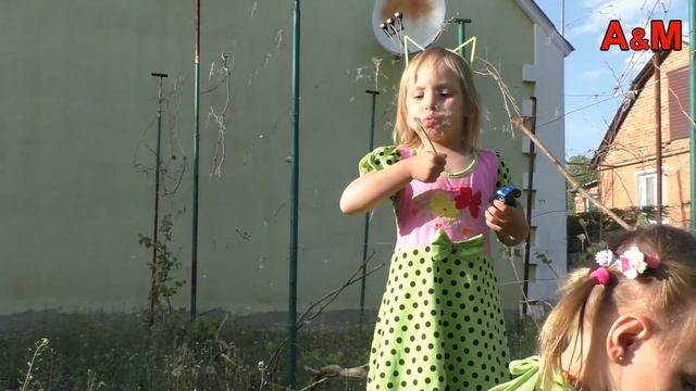 Анита, Маргарита и одуванчики...Одуванчики повсюду!!! смотреть онлайн