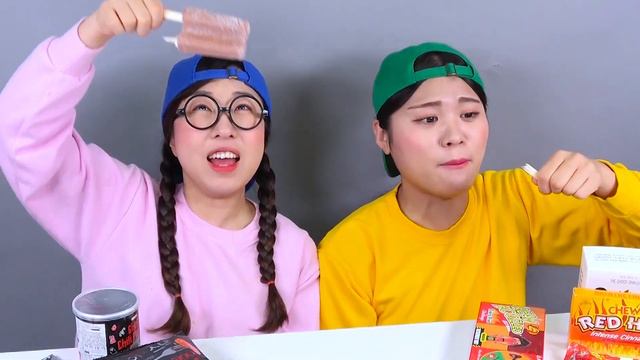 Острая еда Огонь Лапша Куриная колбаса Мукбанг ДОНА DONA смотреть онлайн