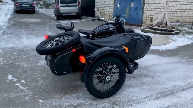 Чёрный мотоцикл Урал