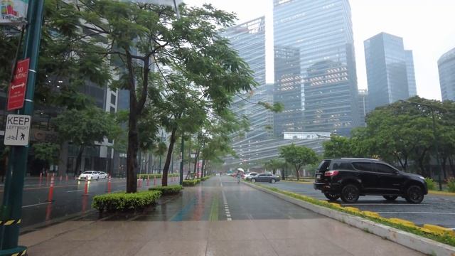 [4K] Walking in Heavy Rain in BGC, Metro Manila | Binaural City Sounds Rain Ambience смотреть онлайн
