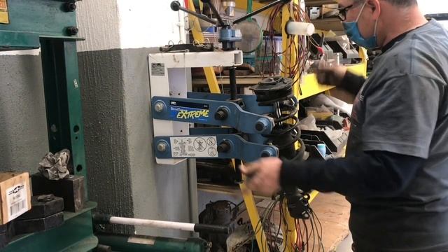 Bases de amortiguador dañado Nissan Tiida смотреть онлайн