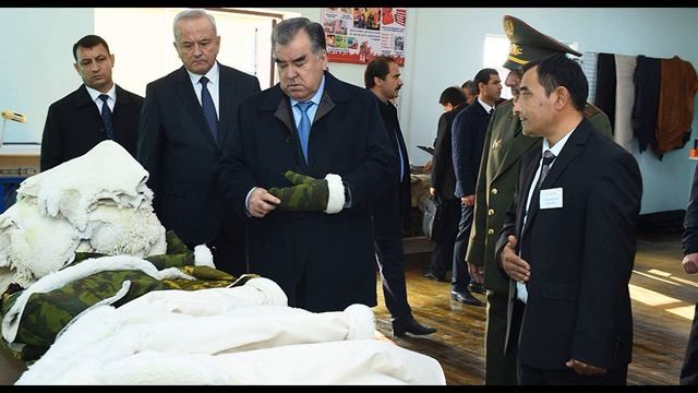 Эмомали Рахмону показали, как шьют форму для солдат таджикской армии смотреть онлайн