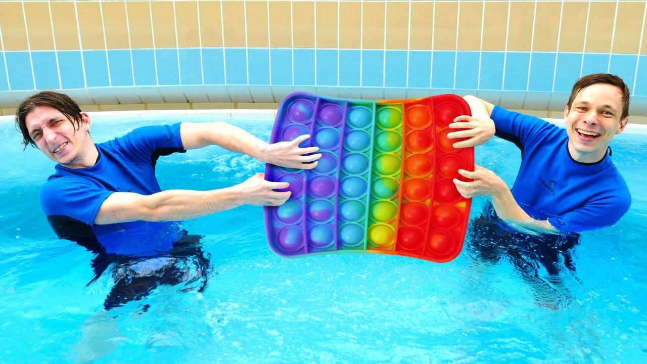 Смешные видео в Аквапарке - Антистресс ПОП ИТ для Акватим! - Супергерои и Трансформеры онлайн смотреть онлайн