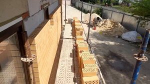 Из обычного дома в красивый коттедж. Обкладка дома облицовочным кирпичом в подробностях.