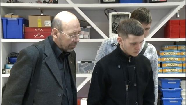 Важный визит. Делегация ДНР посетила юганский кванториум смотреть онлайн