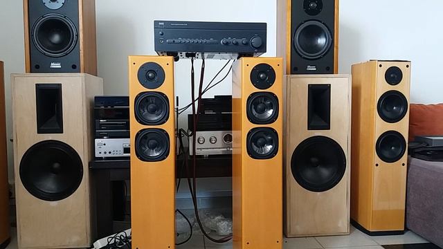 NAD C352 + Vienna Acoustics Mozart