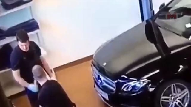 Это Нужно Увидеть! Грубейшие Ошибки Работников Снятые на Камеру смотреть онлайн