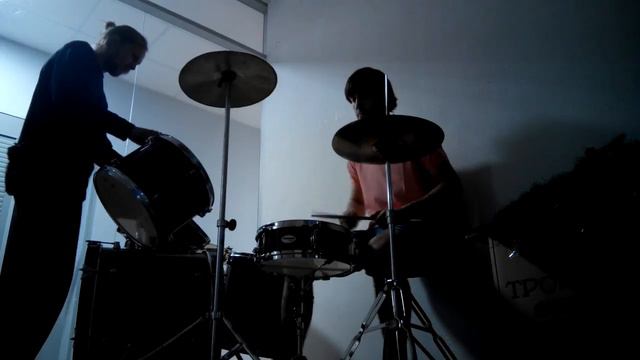 первый раз поиграл на барабанах!!!!!!the first time has played drums смотреть онлайн