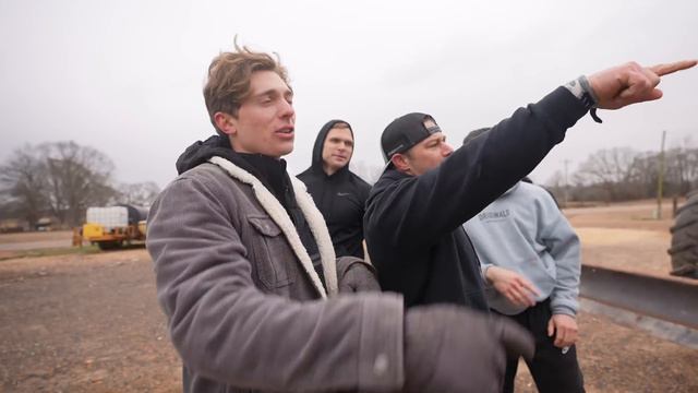 FARMERS VS BODYBUILDERS (Who Is Stronger?) смотреть онлайн