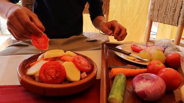 🇲🇦 COOK A MOROCCAN CHICKEN TAGINE WITH A BERBER DESERT MAN смотреть онлайн
