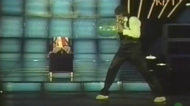 Престидижитатор Амаяк Акопян в фильме "Микко из Тампере просит совета" смотреть онлайн