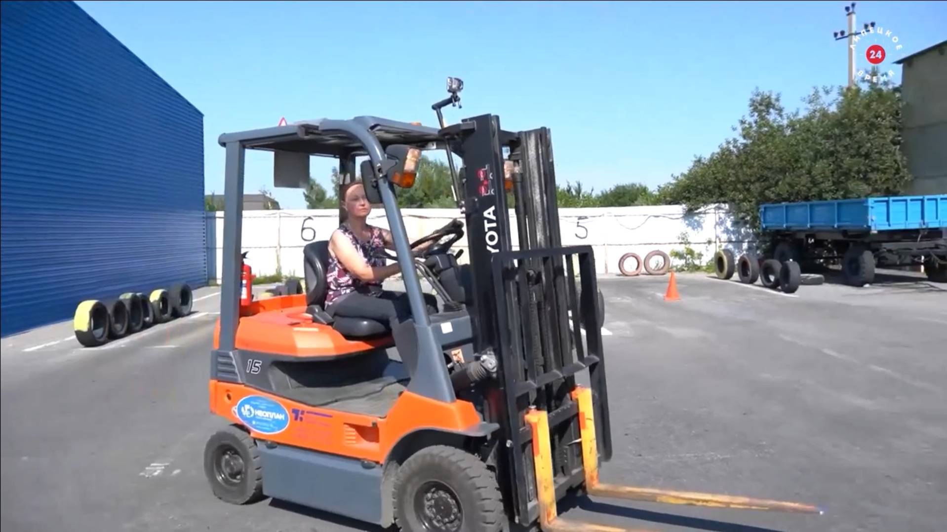 В кадровых центрах «Работа в России» бесплатно переобучают женщин из Липецка смотреть онлайн