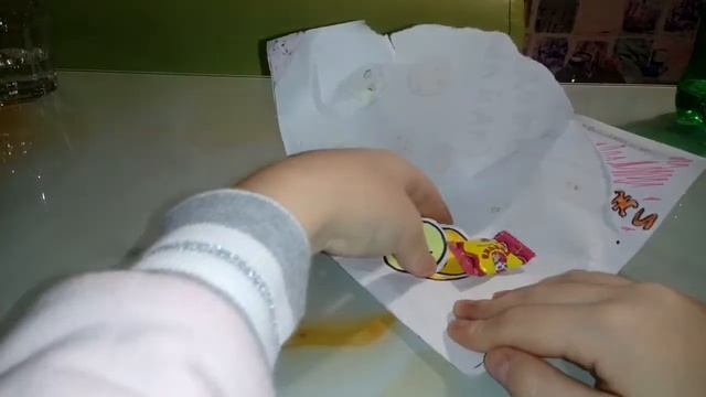 Самодельный сюрприз эмоджи смайл смотреть онлайн