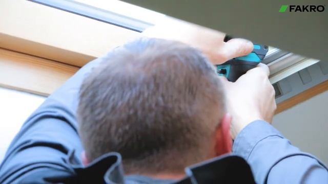 Установка рулонной шторы для мансардных окон FAKRO ARF Blackout | ФАКРО | ВИДЕОИНСТРУКЦИЯ ПО МОНТАЖ