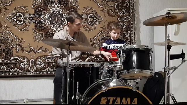 ПЕРВЫЕ УРОКИ ИГРЫ НА УДАРНОЙ УСТАНОВКЕ. ( 2 ЗАНЯТИЕ ) смотреть онлайн