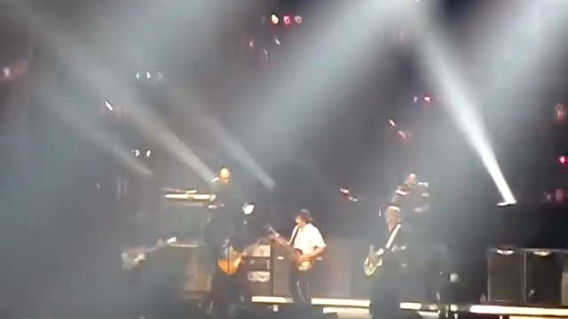 Paul McCartneyI Saw Her Standing There With Dave Grohl O2 23/05/2015 смотреть онлайн