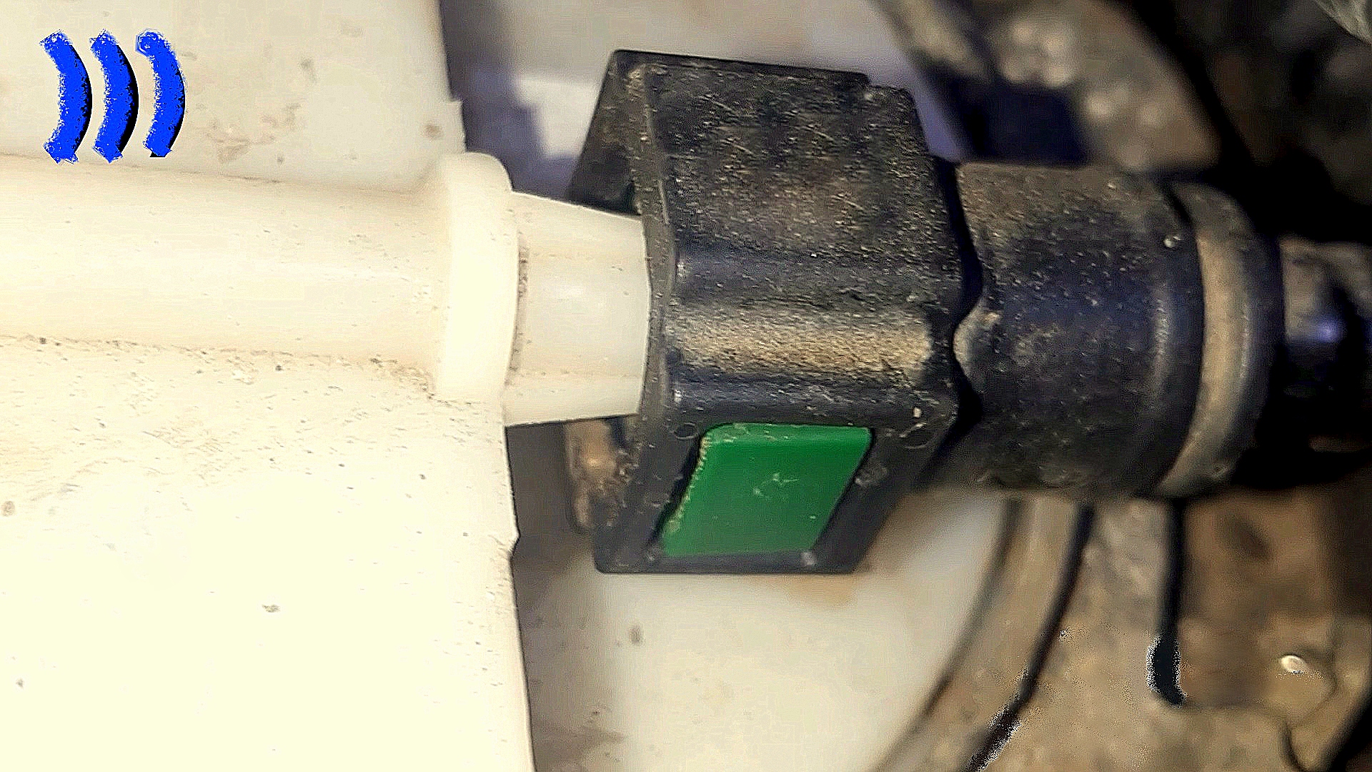 Как снять топливный быстросъём если нет съёмника?