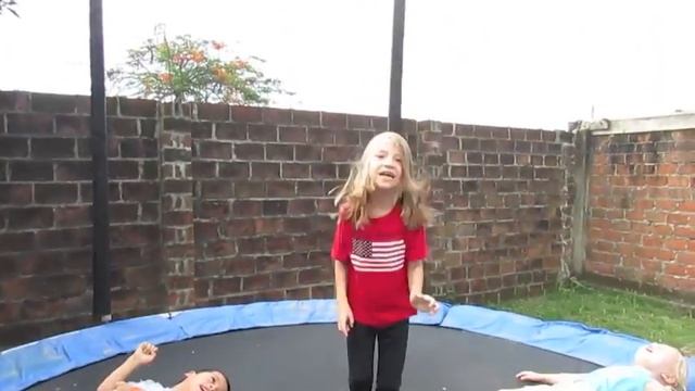 VBS Starts! смотреть онлайн