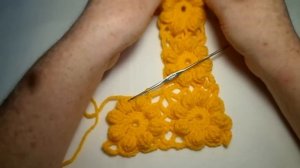 Жилетка с капюшоном крючком.