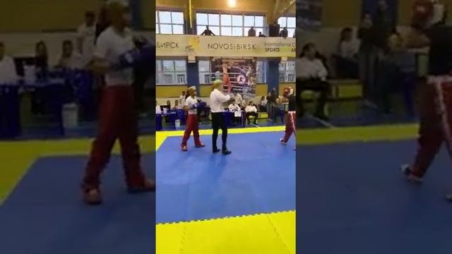 Мой племянник рантик в черном футболке