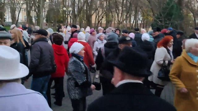 "Хочу Тобою наслаждаться"...на танцполе в Гомельском парке...13.11.2022года. смотреть онлайн