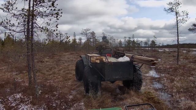 Прёт как танк. 1 ч.В болоте гусеничный буксировщик Помор х 6. смотреть онлайн