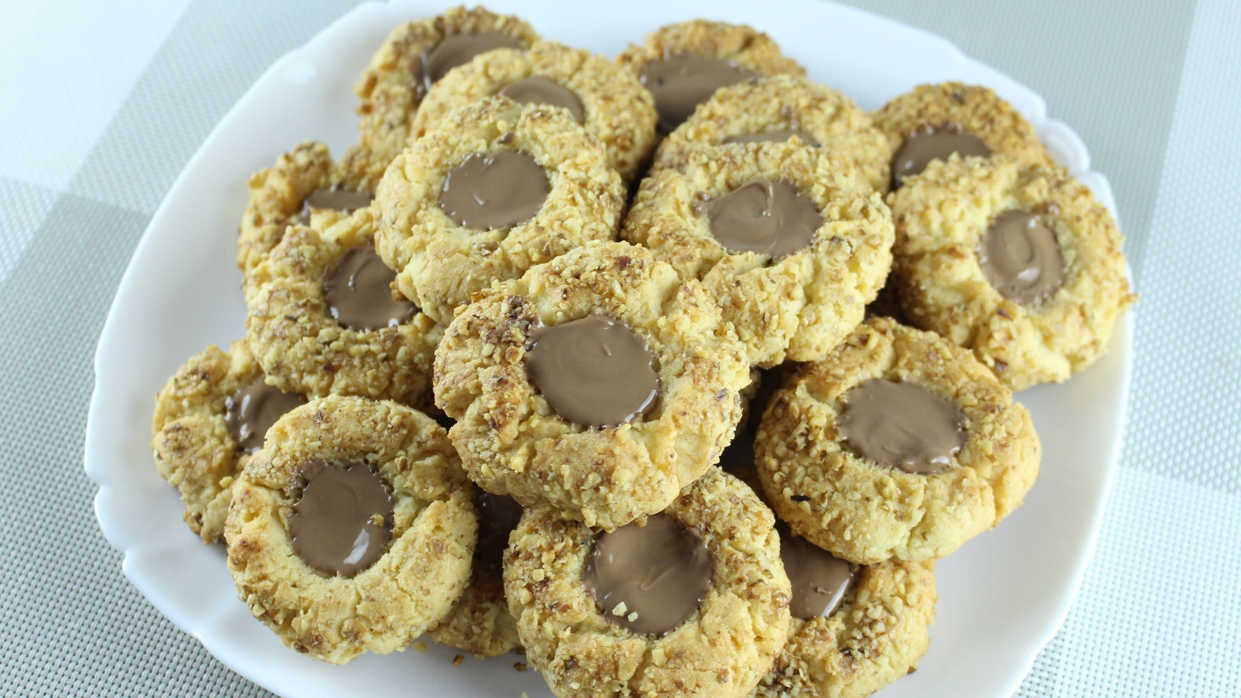 Так ПРОСТО и так Вкусно! ПЕЧЕНЬЕ с шоколадом БЕЗ сливочного масла и маргарина! ТАЕТ во РТУ! смотреть онлайн