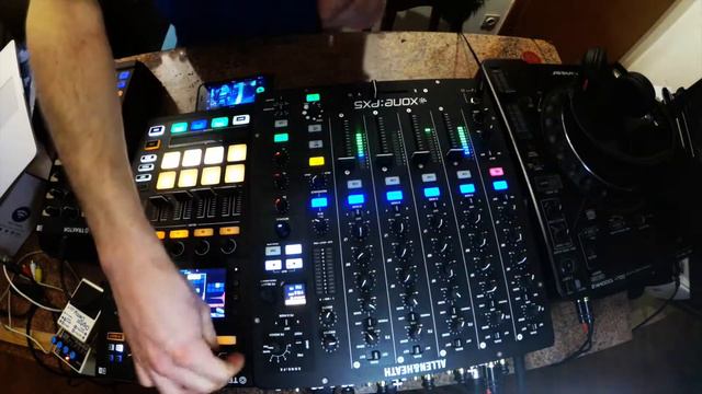 Testing Traktor effects & step sequencer with Xone PX5 + Ableton + Traktor pro2 смотреть онлайн