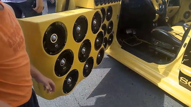 Alphard VS SWAT смотреть онлайн