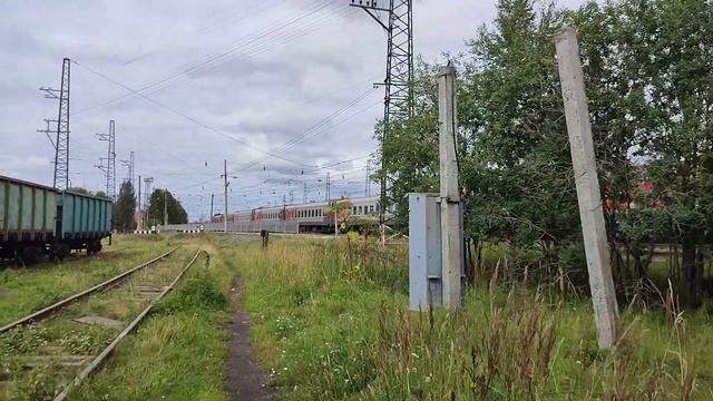 Электровоз ЭП1-183, прибывает с поездом №144, сообщением Ярославль-Мурманск!