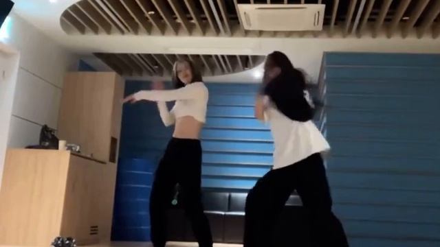 ITZY Ryujin+Yeji “Reflection” Dance Practice