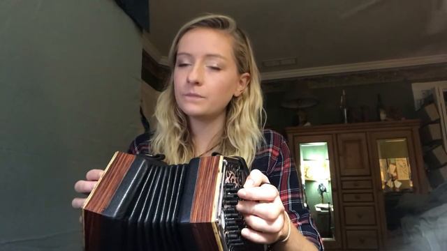 D Major Scale One Octave and Arpeggio on the Concertina смотреть онлайн
