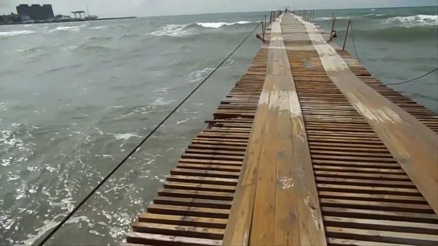 АНАПА. Песчаный пляж.Море. Мост и волны.....20.03.2017г. смотреть онлайн