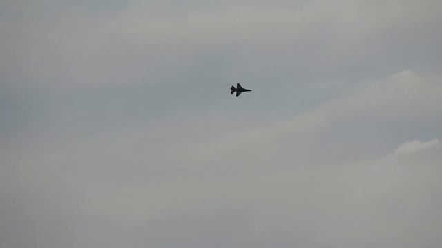 8x F-16 XXXL FIGHTING FALCON TEAM JETCAT RC TURBINE JETS FLIGHT DEMONSTRATION смотреть онлайн