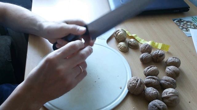 Как расколоть Грецкий орех на 2 ровные части для сувениров Яровое смотреть онлайн