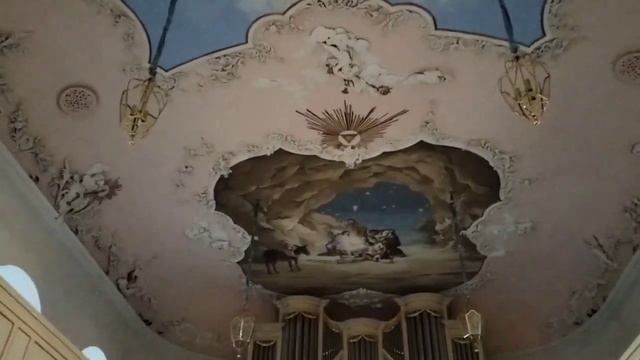 Германия.Зима закончилась!Кто то уже в шортах😀.Готовы к карнавалу😳И только в храме Дух Рождества!🙏🎄 смотреть онлайн