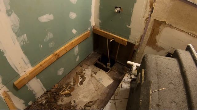 УБРАЛИ СТАРУЮ ВАННУ А ПОД НЕЙ ЗМЕИ СВИЛИ ГНЕЗДО смотреть онлайн