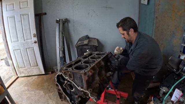 WARNING! GMC Chevy & Cadillac Escalade Engine Problems at only 53,000 Miles! - Flying Wheels смотреть онлайн