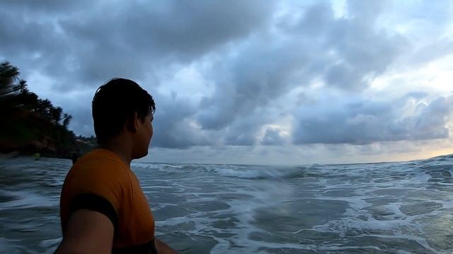 Varkala Beach Surfing || Varkala Vlog || Varkala Cliff || Varkala Beach Resort || Kerala 10 смотреть онлайн