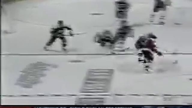 Ray Whitney's first NHL playoff goal from Makarov and Larionov assists (1995) смотреть онлайн