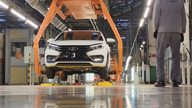 На АВТОВАЗе в Тольятти собрали первую тестовую Lada Vesta NG смотреть онлайн