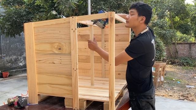 Creative DIY Ideas From Old Wooden Pallet // Dog House Design - Dog House From Pallets смотреть онлайн