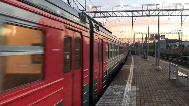 Электропоезд ЭД4М-0137 платформа Москва-3