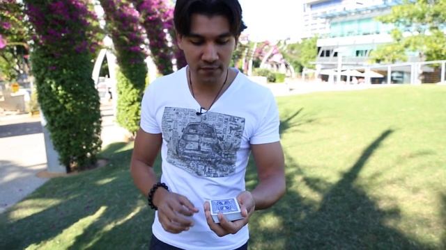 How To Hold A Pack Of Cards - Ep #1 - Sleight Of Hand With Cards смотреть онлайн
